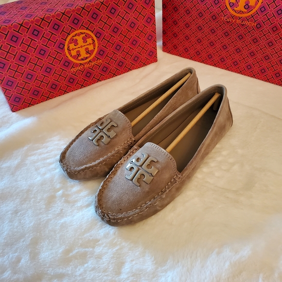 TORY BURCH BRAND NEW W/ TAG & BOX! TORY BURCH LOWELL 2 DRIVER-SUEDE - Picture 2 of 11